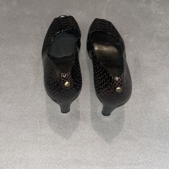 Vintage Stuart Weitzman brown leather reptile pattern 3.5” heels - Picture 3 of 4
